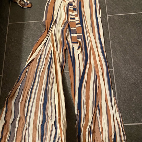 Matching top and bottom set - Picture 2 of 2